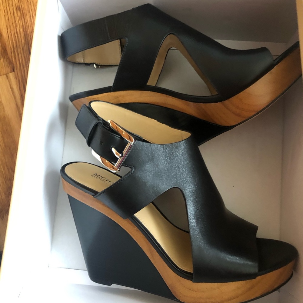 Michael Kors Josephine Wedge size 8